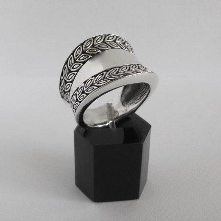 NIEUW Brede zilveren RING, takjes, verkrijgbaar in 4 ringmaten, INCLUSIEF VERZENDEN. - nr. 1