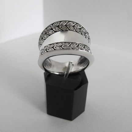 NIEUW Brede zilveren RING, takjes, verkrijgbaar in 4 ringmaten, INCLUSIEF VERZENDEN. - Afbeelding 2