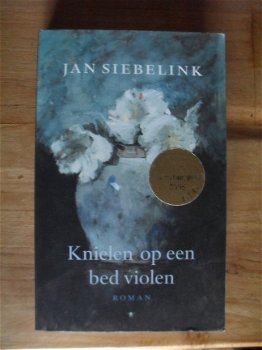 Knielen op een Bed Violen - Jan Siebelink bij Stichting Superwens! - 1