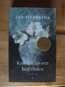 Knielen op een Bed Violen - Jan Siebelink bij Stichting Superwens!