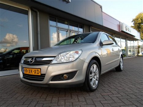 Opel Astra - 1.6i 16V 5 Drs. EXECUTIVE 115pk 5-bak Airco/LMV/Radio-CD/Navi/Trekhaak - 1