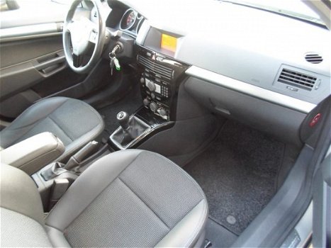 Opel Astra - 1.6i 16V 5 Drs. EXECUTIVE 115pk 5-bak Airco/LMV/Radio-CD/Navi/Trekhaak - 1