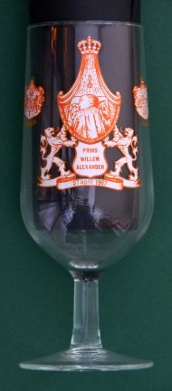 Glas met voet Geboorte Prins Willem Alexander 27 april 1967 Beatrix-Claus