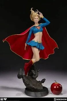 Supergirl Premium Format Sideshow Collectibles - 1