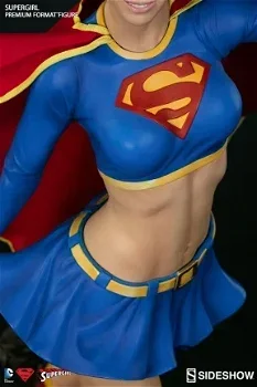 Supergirl Premium Format Sideshow Collectibles - 3