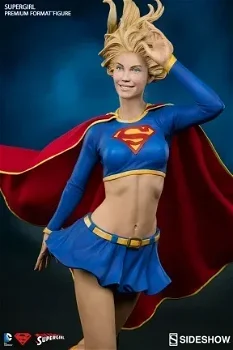 Supergirl Premium Format Sideshow Collectibles - 5
