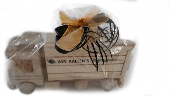 Houten vrachtwagen spaarpot met naam en of logo - nr. 1