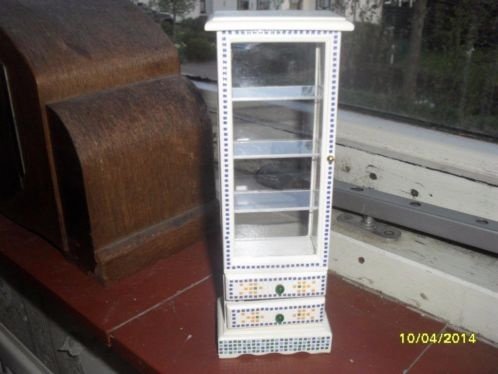 vitrine kast met 2 lade poppenhuis - nr. 1