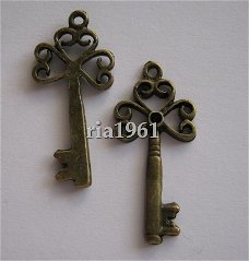 bedeltje/charm sleutel : sleutel 24 brons - 32 mm (nog 30)