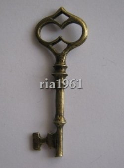 bedeltje/charm sleutel : sleutel 28 brons - 63x22 mm (nog 3 st)