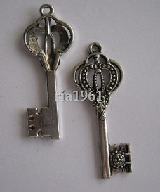 bedeltje/charm sleutel : sleutel 30 - 44 mm (nog 10 st)