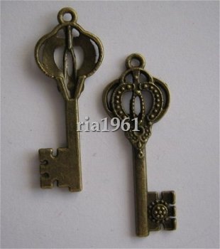 bedeltje/charm sleutel : sleutel 30 brons - 44 mm (nog 8 st,.) - 1