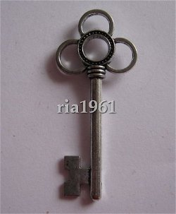 bedeltje/charm sleutel : sleutel 34 - 53x23 mm (nog 4 st.)