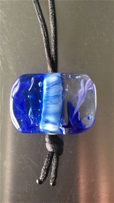 Handgemaakte glashanger blauw met bloem NIEUW uniek met kett