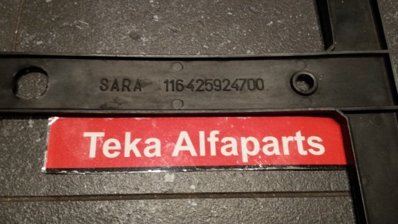 Alfa Romeo Alfetta Kentekenplaathouder 116425924700 NOS - 2