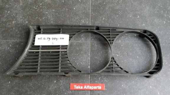 Alfa Romeo Berlina 2000 Grill 105.12.59.449.00 Links Used - 0