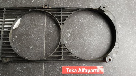 Alfa Romeo Berlina 2000 Grill 105.12.59.450.00 Rechts Used - 3