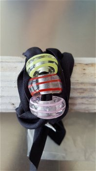 3 handgemaakte roze rood geel glas beads aan wikkelarmband. - 3