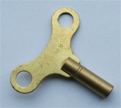 Dubbele Carriage klok sleutel / opwindsleutel. Opwindvierkant 6 mm. wijzerverzet vierkant 1,75 mm - 3