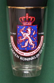 Glas 25 jaren Koninklijk gezin Juliana & Bernhard 1937-1962