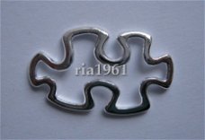 bedeltje/charm overig : puzzelstukje - 30x18 mm ( nog 8 st.)