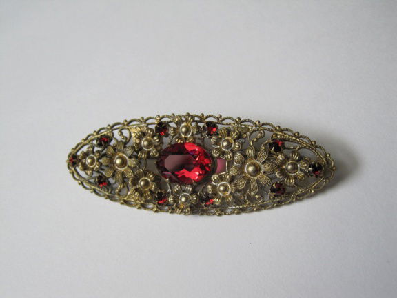 Broche antiek Tsjechisch filigrain helder rood kristal rijnsteen 7.0x2.5 cm - nr. 1