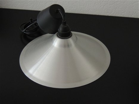 Eenvoudige aluminium hanglamp. - 3