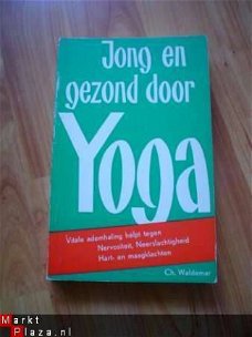 Jong en gezond door yoga door Ch. Waldemar