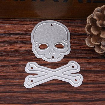 Dies skull with bones - 1