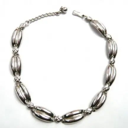 Prachtig zilverkleurig collier (451) - nr. 1