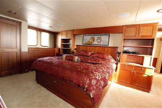 Northern Marine 84 Custom (2007) - 6