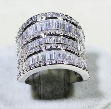 Zware ring mt 18 sterling zilver, bomvol zuivere kristalstenen die lijken op diamanten - 1