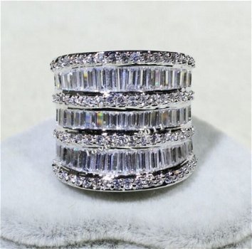 Zware ring mt 18 sterling zilver, bomvol zuivere kristalstenen die lijken op diamanten - 2