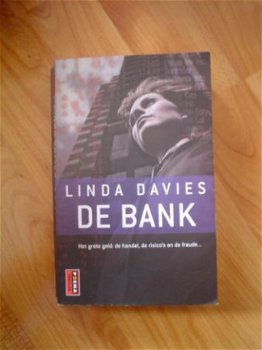 De bank door Linda Davies - 1