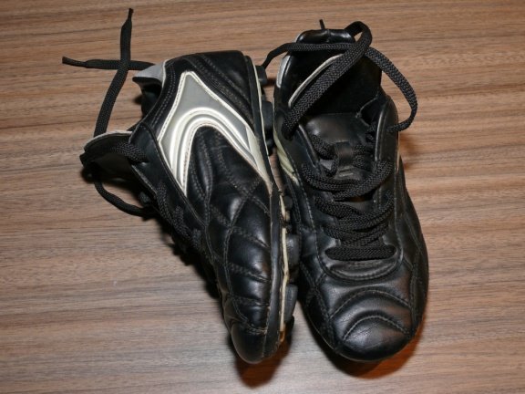 Voetbalschoenen maat 34 zwart met zilvergrijs - nr. 1