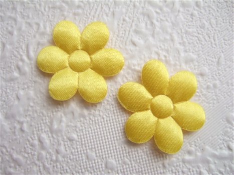 Satijnen effen bloemetje ~ 3 cm ~ Geel - 1