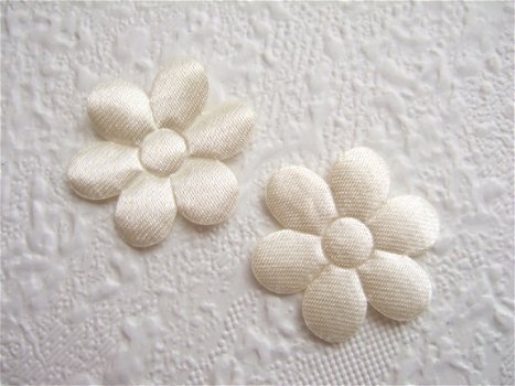 Satijnen effen bloemetje ~ 3 cm ~ Ivoor - 2