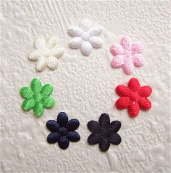 Satijnen effen mini bloemetje ~ 1 cm ~ Aubergine - 2