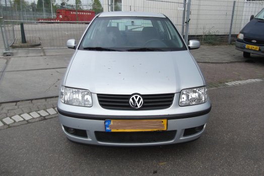 VW Polo (6N2) 1.4 MPI 2000 Onderdelen en Plaatwerk (Grijs) - 3