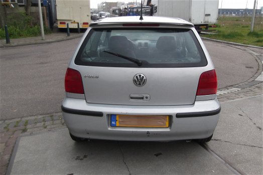 VW Polo (6N2) 1.4 MPI 2000 Onderdelen en Plaatwerk (Grijs) - 4