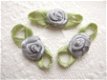 Mooi satijnen roosje met blad ~ 10 mm ~ Grijs - 1 - Thumbnail