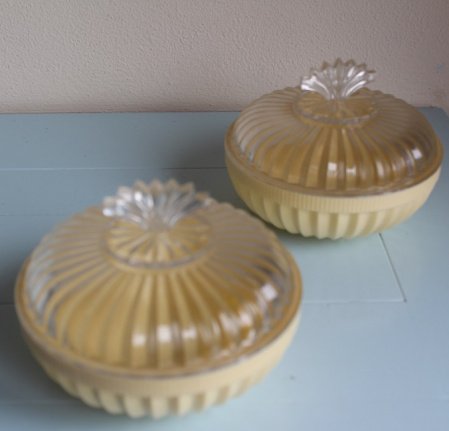 2 vintage bakjes - nr. 1