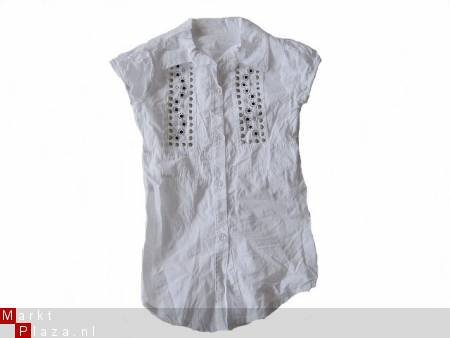 witte mouwloze blouse met studs in mt 122/128 - 1