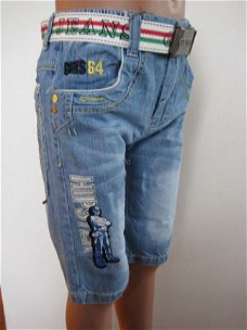 stoere jeansbermuda met applicaties in mt 110/116 (nr: 3960)