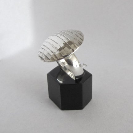 NIEUW! Zilveren RING facet bewerkt, in 2 ringmaten verkrijgbaar INCLUSIEF VERENDEN. - nr. 1