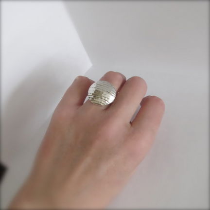 NIEUW! Zilveren RING facet bewerkt, in 2 ringmaten verkrijgbaar INCLUSIEF VERENDEN. - Afbeelding 4