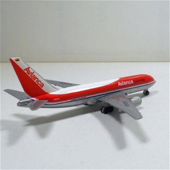 1:500 Herpa Wings Boeing 767 200 ER Avianca - 2