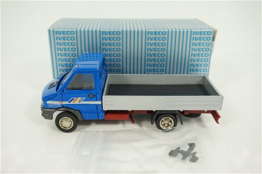 1:43 OLD-CARS IVECO Daily Transporter blauw pickup - 1