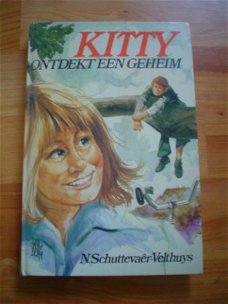 Kitty ontdekt een geheim door N. Schuttevaer-Velthuys