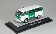 1:43 Premium Classixx VolksWagen VW Bus T2b politie